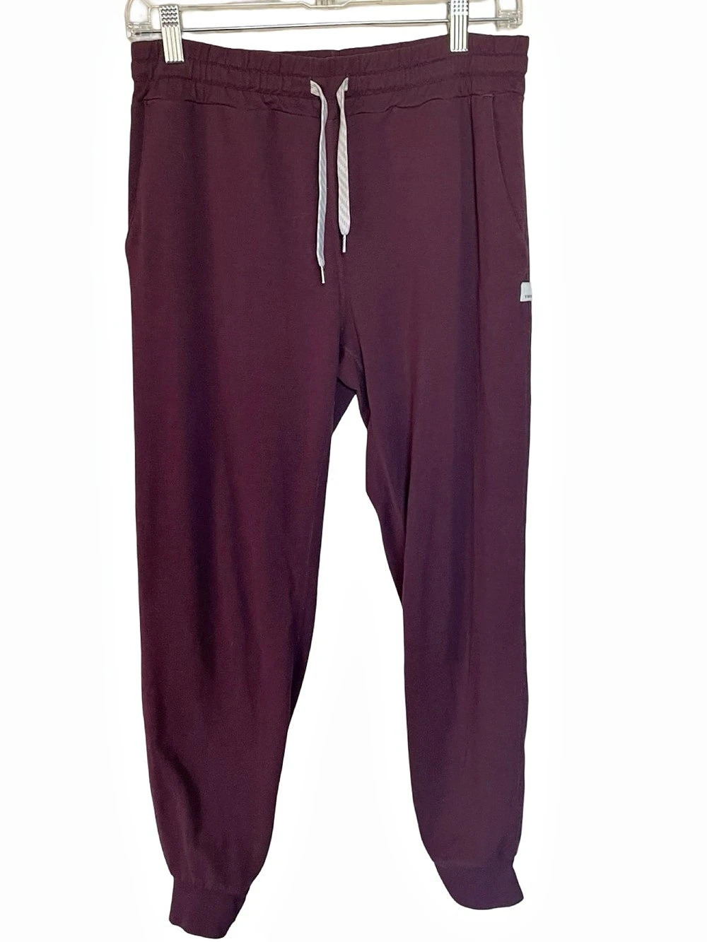 Vuori Womenโs Burgundy Joggers Pants Size Medium